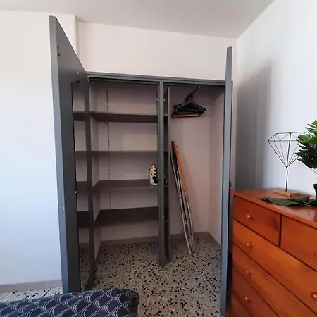Apartment Plain Pied Climatise, 100 M De